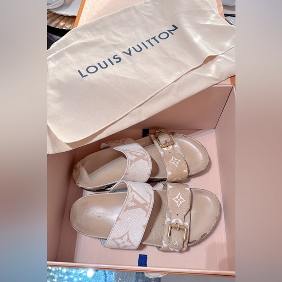 LOUIS VUITTON BOM DIA MULE SLIDES
Size 38 EU 7.5 US USED w/LV BOX &Dust Bag - Picture 7 of 9